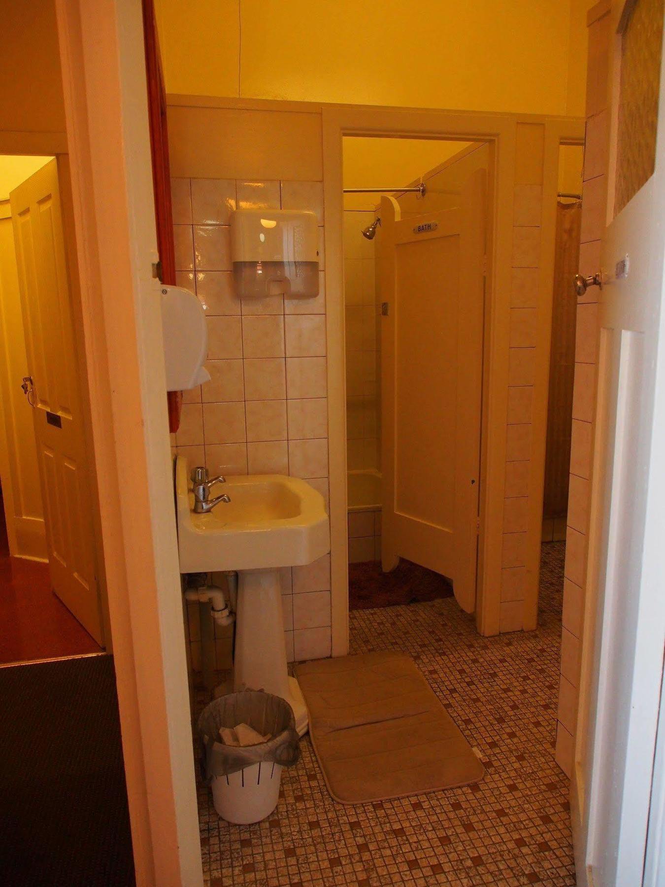 Great Central Hotel Глен Инес Екстериор снимка
